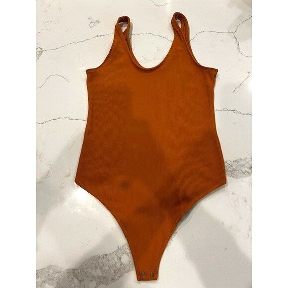 Abercrombie & Fitch Soft AF  Burnt Orange Ribbed Knit Scoop Tank Bodysuit SZ M - Picture 1 of 9